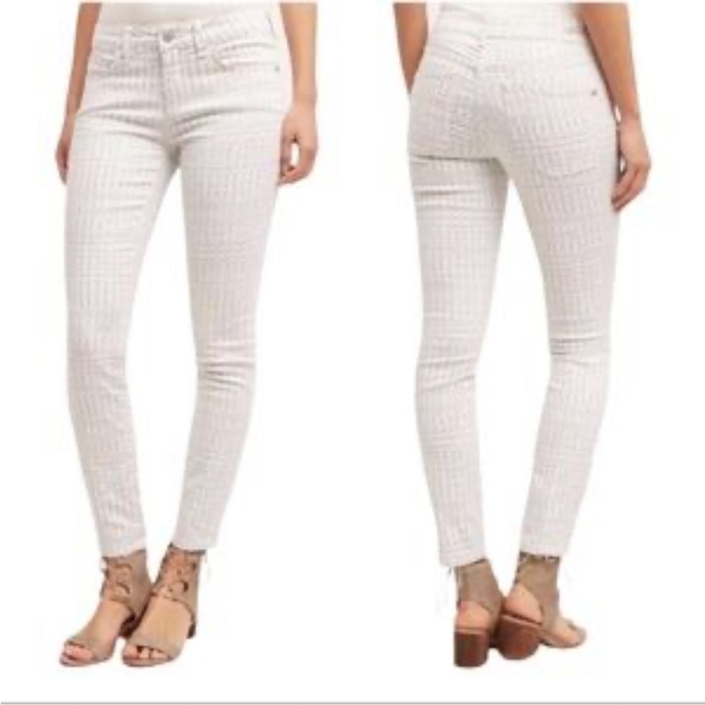 Soho Lady White Textured Skinny Jeans - Size 2X